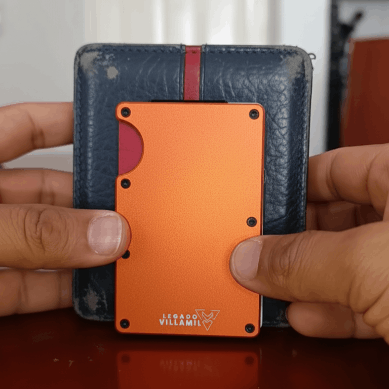 ¿Las billeteras de metal tallan o incomodan? Mitos y realidades que debes conocer