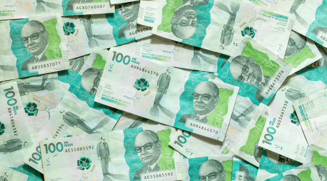 ¿Cuánto dinero puedes llevar en una billetera de metal? Lo que realmente necesitas saber